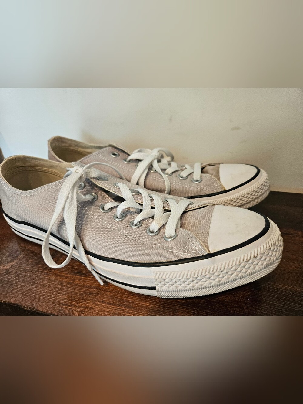 Low-Top Converse Sneakers in Light Beige Ladies 10.5